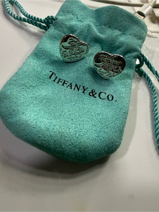 Tiffany & Co. Jewelry - Women's Accessories Subcategory Identification